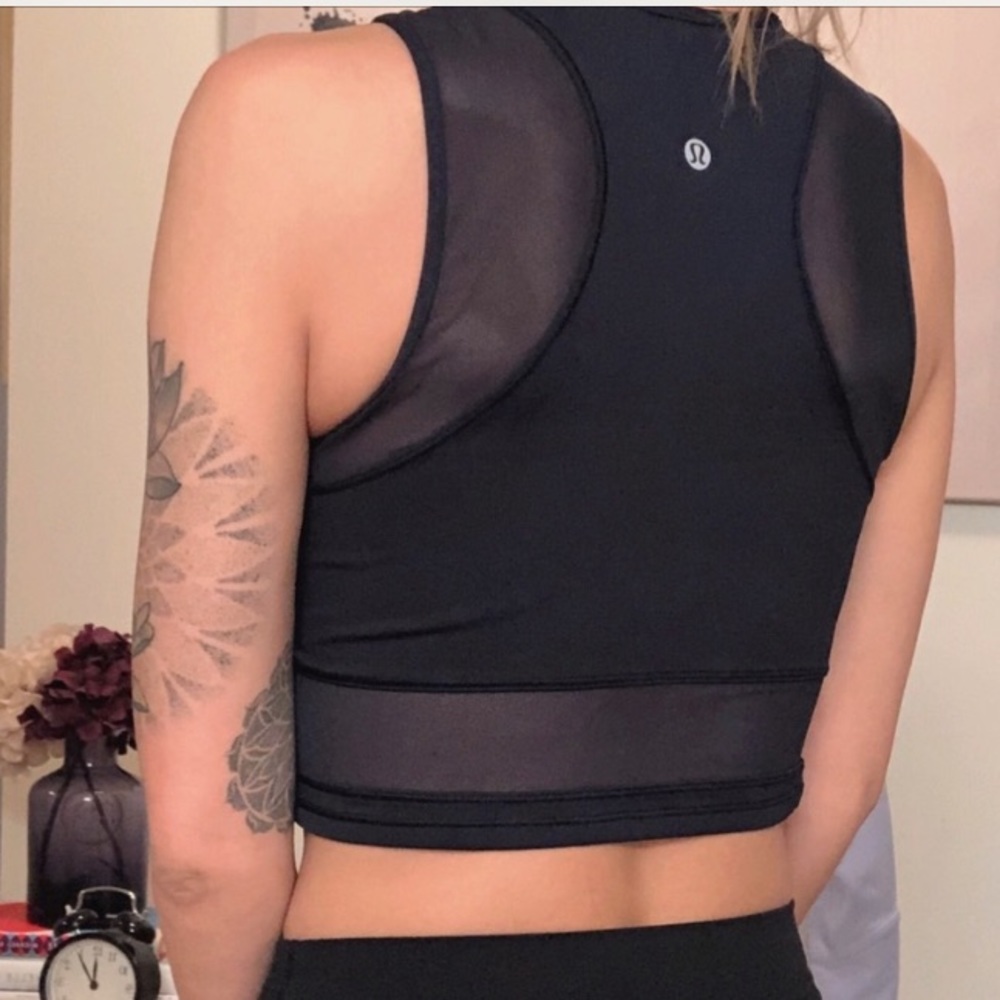 Lululemon 🌟🌟 Navy Tank Sports Bra w/ Mesh Inset